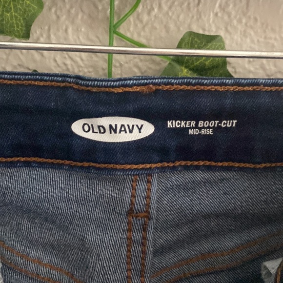 Old Navy Mid-Rise Bootcut Jeans - Picture 3 of 5
